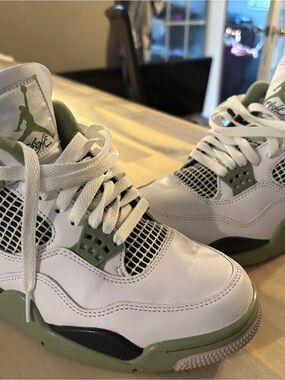 Jordan 4 Seafoam.